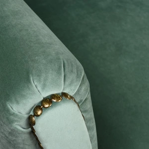 Диван-кровать Tresor отделка ткань кат. 6, ножки темный орех, декоративные гвоздики состаренное золото