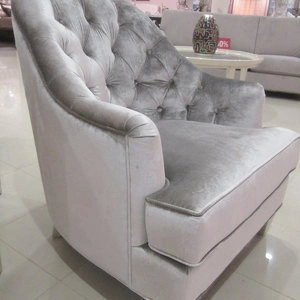 Кресло отделка сусальное серебро, покрытое лаком шампань, ткань серебристо-серый велюр