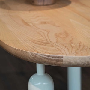 Обеденный стол отделка натуральное дерево, бело-кремовый лак