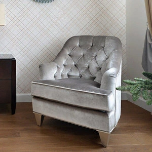 Кресло отделка сусальное серебро, покрытое лаком шампань, ткань серебристо-серый велюр