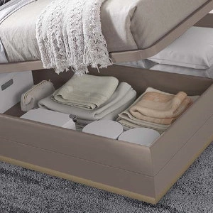 Кровать с подъемным механизмом и тумбочками