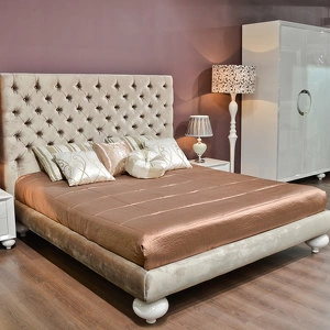 Кровать с решеткой отделка белый блестящий лак, ткань бежевый велюр