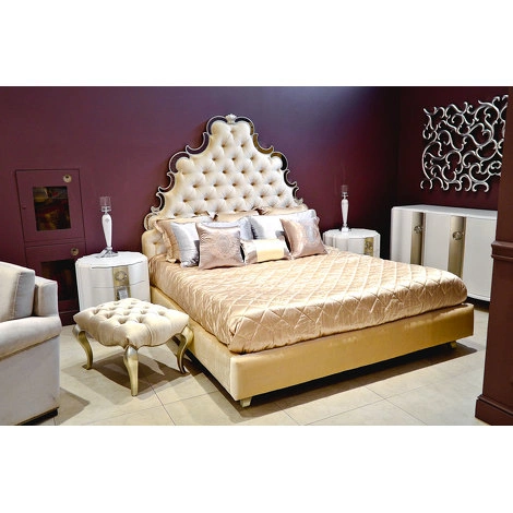 Кровать с решеткой отделка сусальное серебро, покрытое лаком шампань, состаренное зеркало, ткань светло-бежевый велюр от FRATELLI BARRI, FB.BD.RIM.142