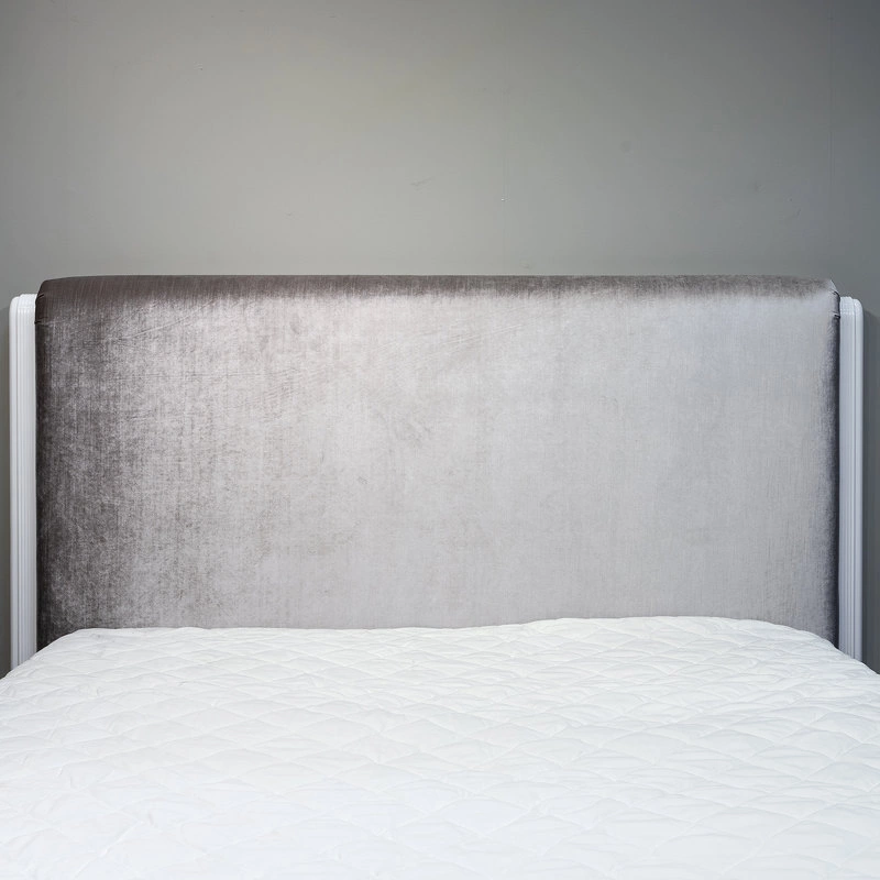 Кровать с решеткой отделка белый глянцевый лак, ткань серебристо серый велюр от FRATELLI BARRI, FB.BD.RIM.728
