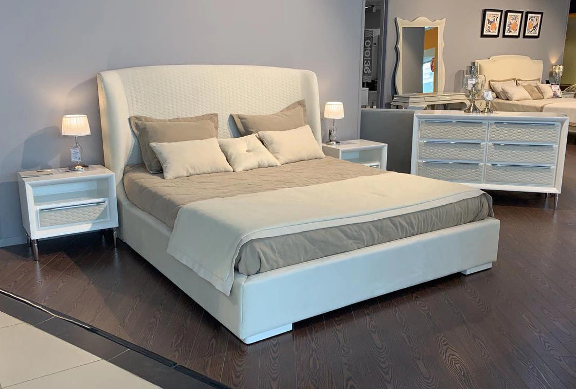 Кровать с решеткой отделка жемчужный белый лак, ткань Anyzo-01 с рисунком от FRATELLI BARRI, FB.BD.RM.660