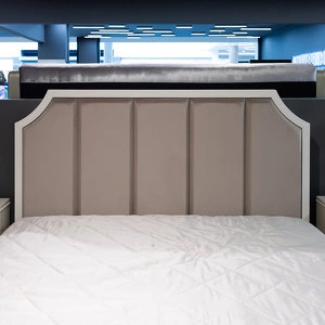 Кровать с решеткой отделка бежевый матовый лак, ткань PIANO 04