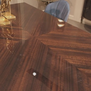 Обеденный стол Jackie отделка глянцевый эвкалипт Mocha, цвет металла латунь