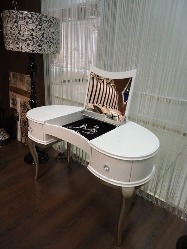 Туалетный столик отделка белый матовый лак, сусальное серебро, покрытое лаком шампань от FRATELLI BARRI, FB.LDT.RIM.15