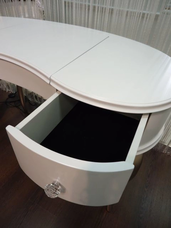 Туалетный столик отделка белый матовый лак, серебряное напыление от FRATELLI BARRI, FB.LDT.RIM.691